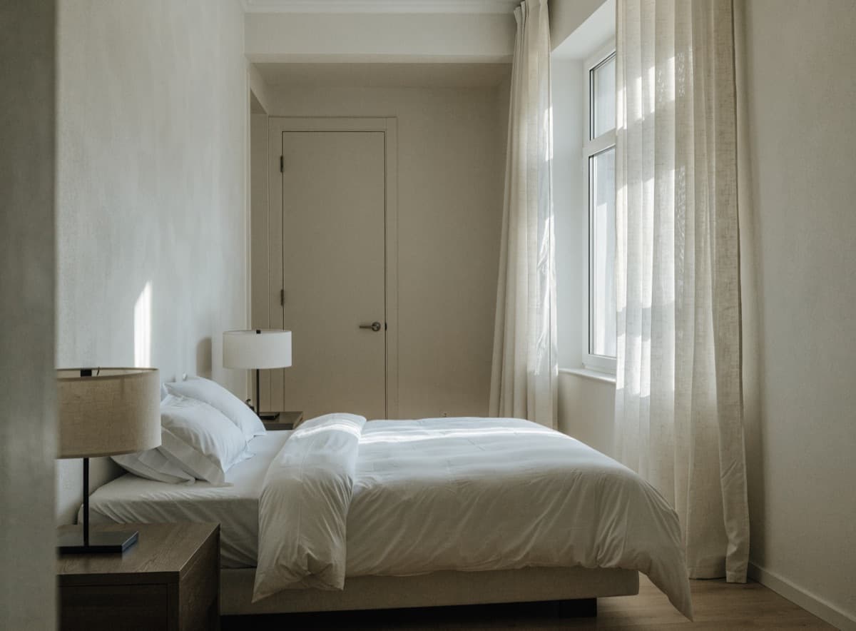 Quiet 1-Bed Above the Park, Downtown Core
